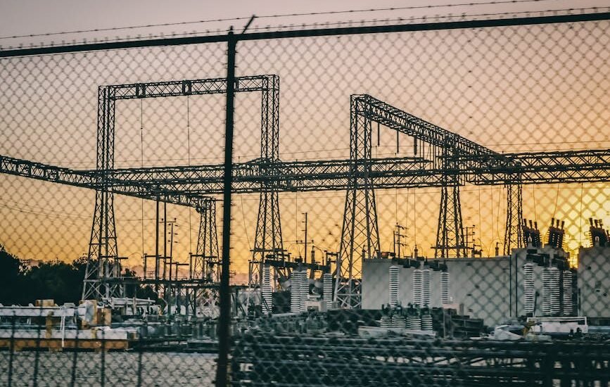 Image showing a generator setup with air-cooled and liquid-cooled systems against a sunset backdrop.