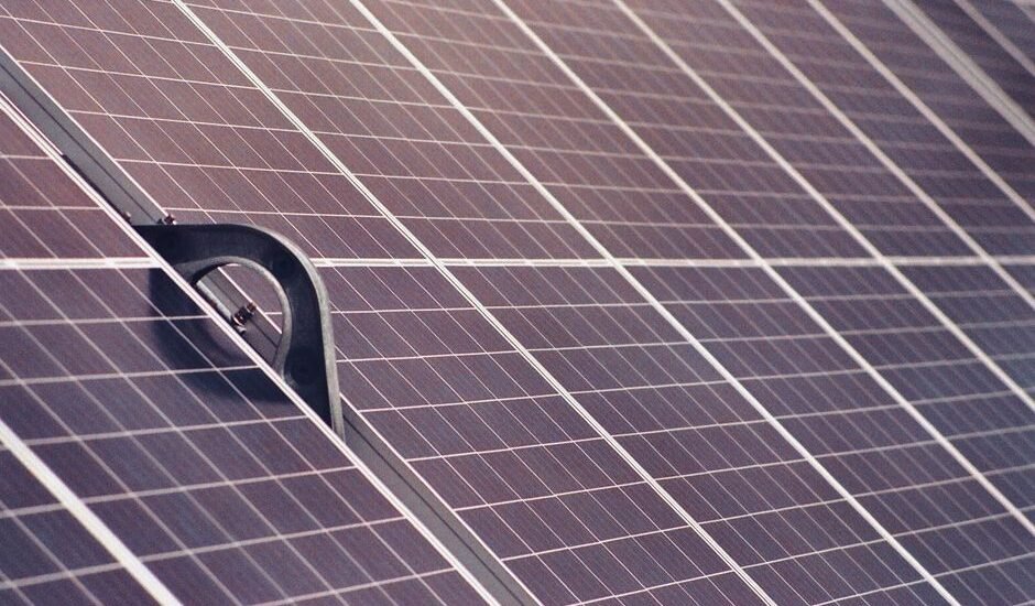 Solar panel surface illustrating how voltage drops when a load is connected.