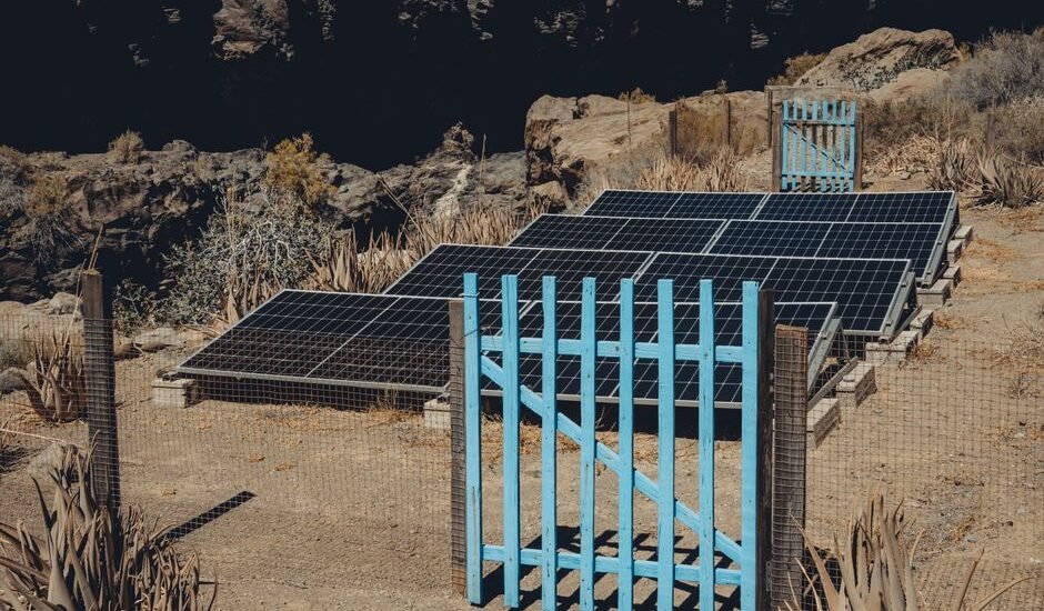 Solar panels arranged in a desert landscape, relevant to gel vs lithium battery discussion.